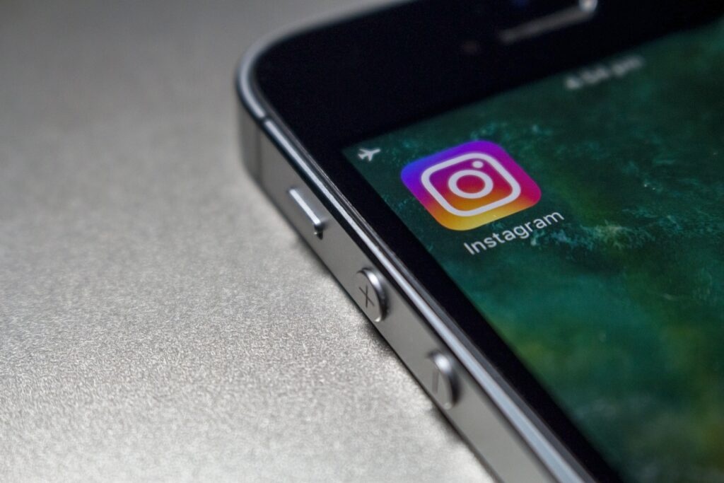 Diffamazione su Instagram: quando si configura il reato e come chiedere la rimozione del contenuto.