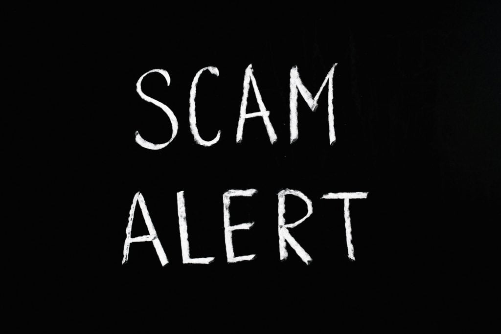 uecoindfs.com: avis arnaques en ligne. Avocat fraude en ligne
