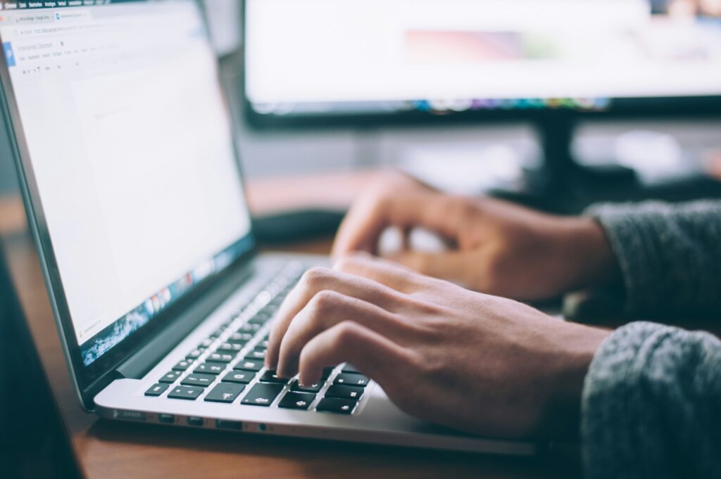 cfd.macanholdingslimited.com: avis arnaques en ligne. Avocat fraude en ligne