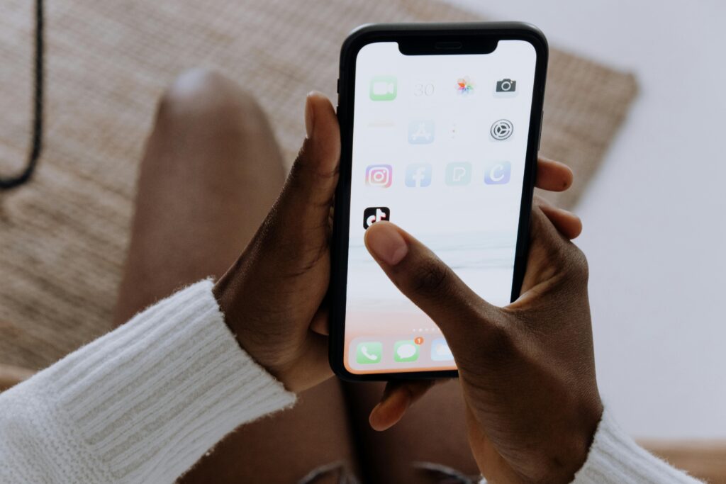 APP FLY-E-GROUP: reviews. Scam or not. Fake online trading
