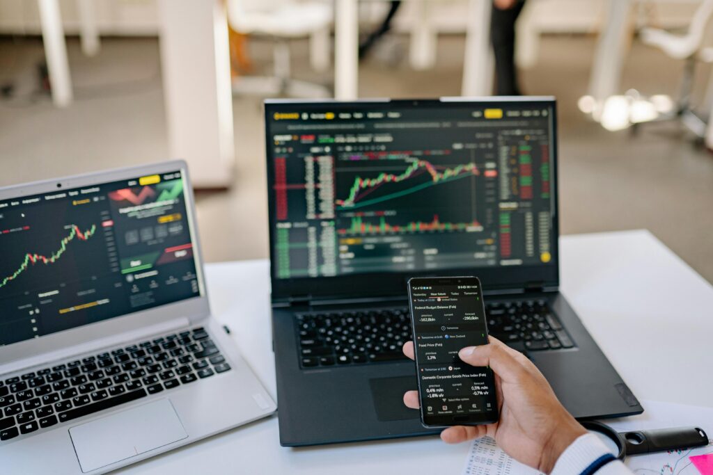 App communication.finance: cuidado con la estafa. Trading en línea falso